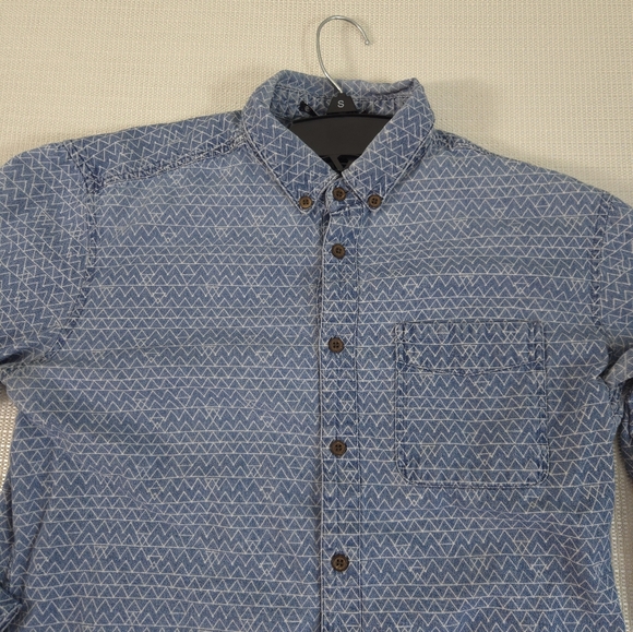 Forever 21 Men Classic Chambray Button Down Shirt Medium Blue Geometric - Picture 8 of 11
